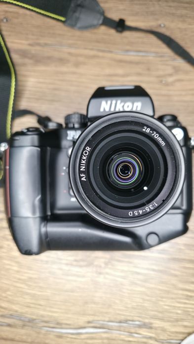 NIKON F4S + Nikon 28-70 f3.5-4.5 D