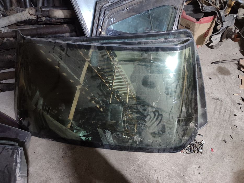 Задний лобовой мерседес 124 по запчастям