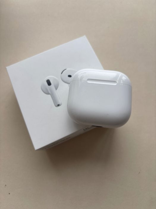 AirPods 4, белые