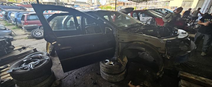 Lampa / Tripla stop dreapta pe aripa Dacia Logan prima generatie