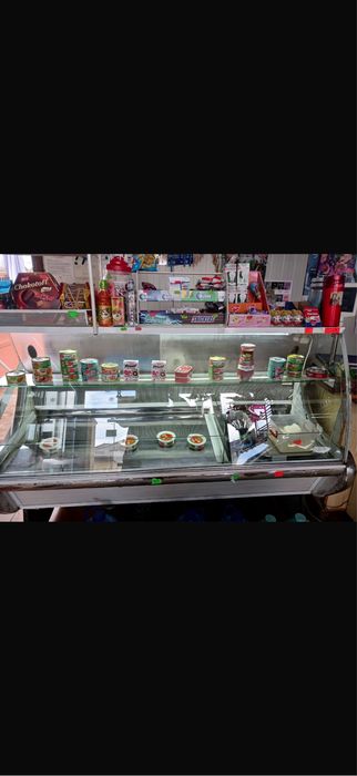 Vitrină frigorifică comercială cu geam – stare bună