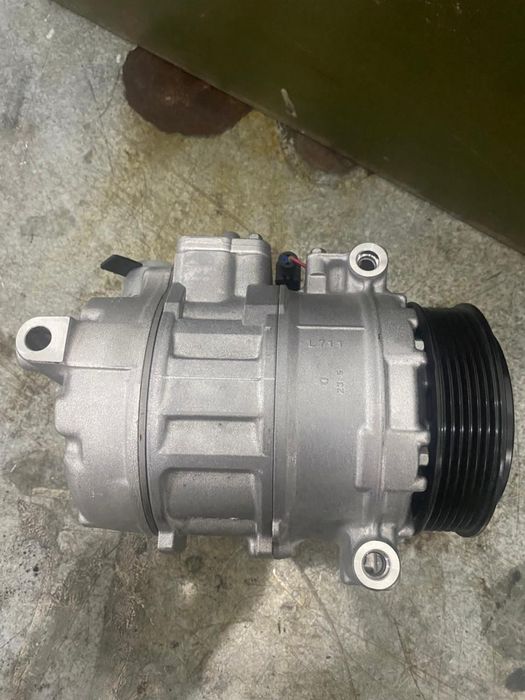 Компрессор кондиционера Mercedes-Benz S-класс