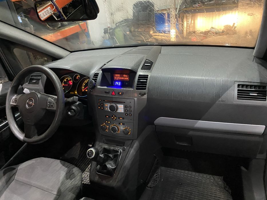 Dezmembram Opel Zafira B