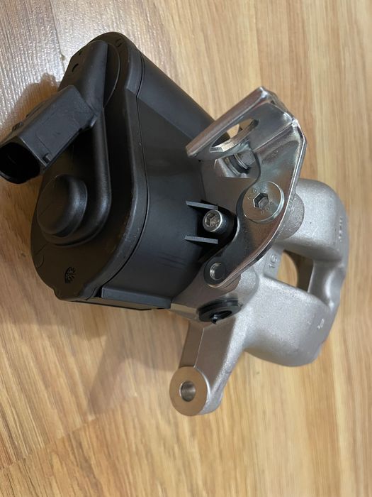 НОВИ Задни Спирачни апарати с мотор Volkswagen Passat B6 Sedan Variant