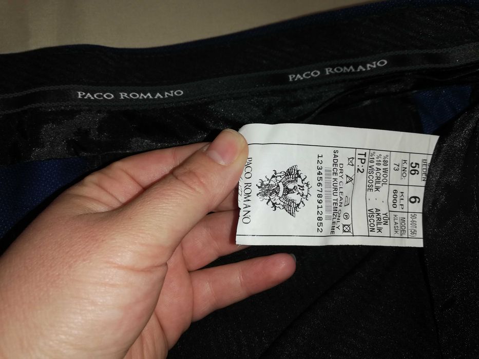 XL. Елегантен мъжки, тъмно син костюм с елек и риза