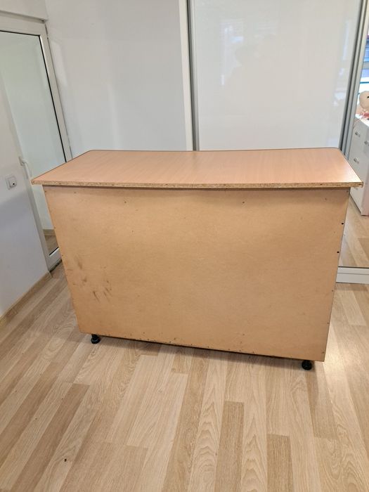 Vînd noptiera stare foarte bună la un preț rezonabil mai multe amănunte la nr de telefon 0766467464!