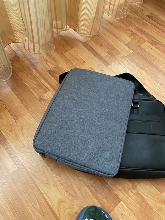 Vând servietă laptop