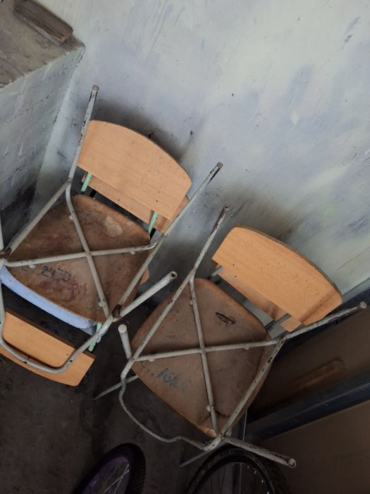 Стулья стол продается донаговор цену