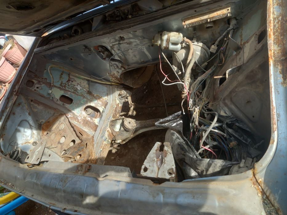 2106 металломга сотилади