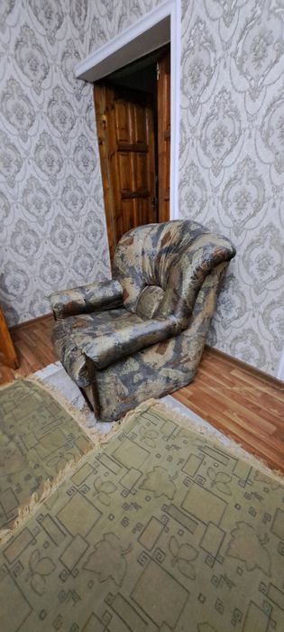 Диван с двумя креслами