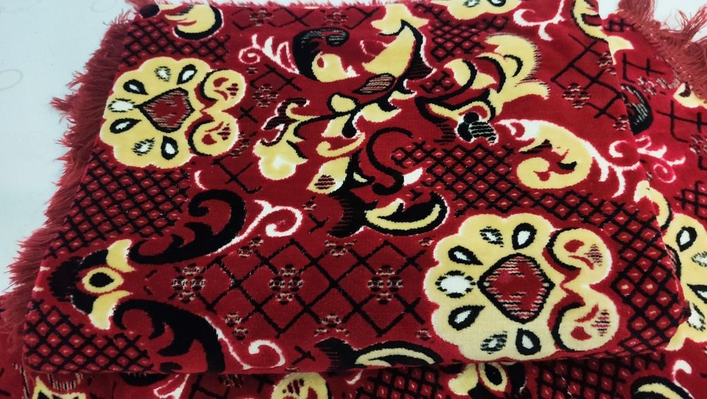 2 покривки 130-190 и 7 ретро бурка за подправкина