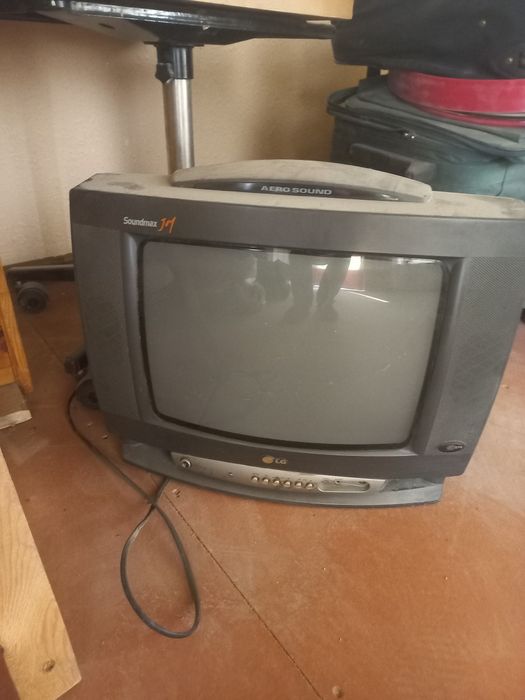 Televizor sotiladi