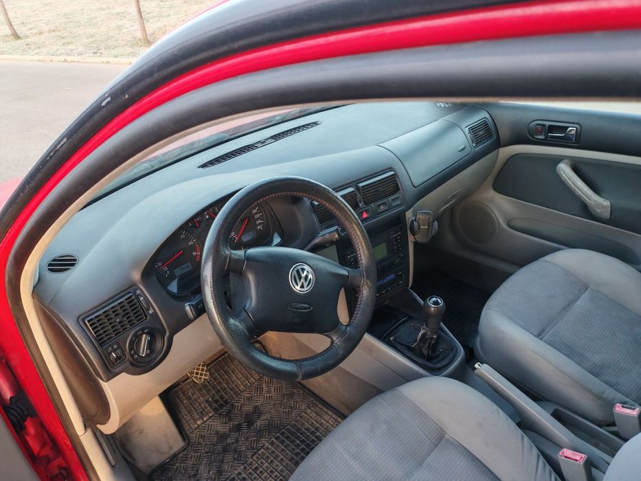 Volkswagen golf IV 2.0 benzina 115cp impecabil 1250 e neg.