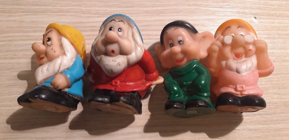 Jucarii Comuniste - 4 Pitici