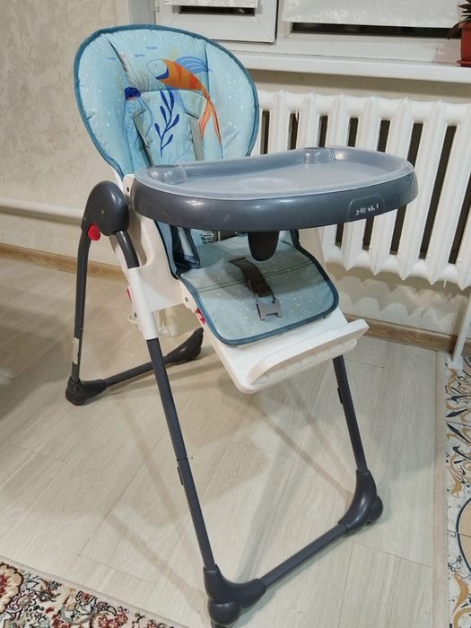 Продам коляску и стул.