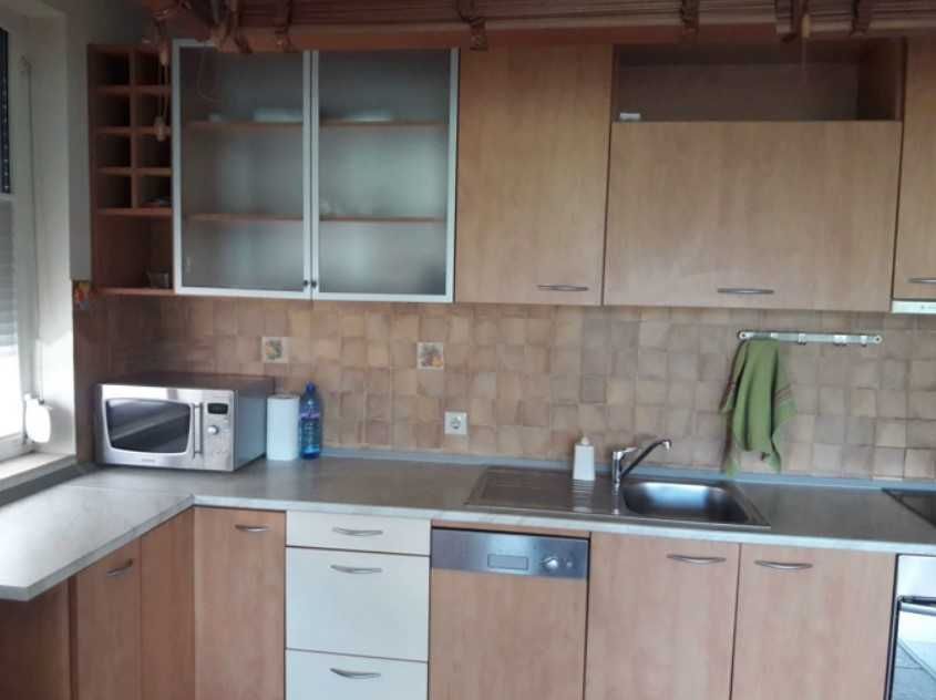 Дава се под наем Тристаен апартамент в София, Гоце Делчев - 96 кв.м за 896.58 € - Снимка #3