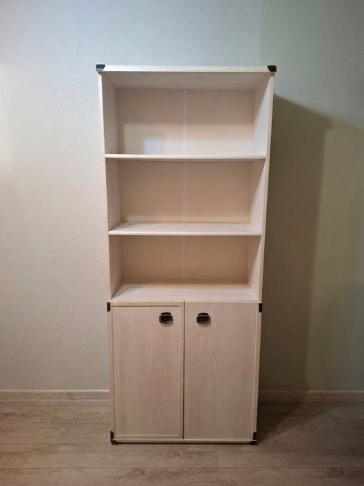 Продам книжный шкаф