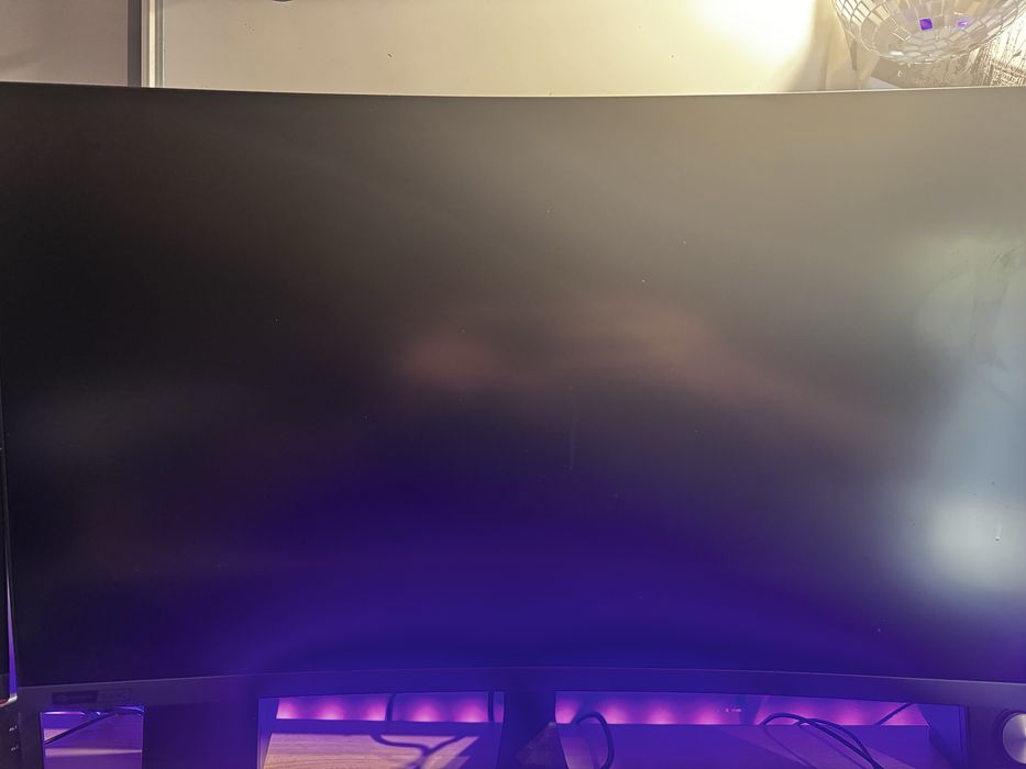 Monitor Gaming Curbat Samsung Odyssey 27” (240Hz, G-Sync, Full HD, VA)
