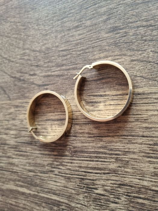 Vand cercei aproape noi de aur model cartier
