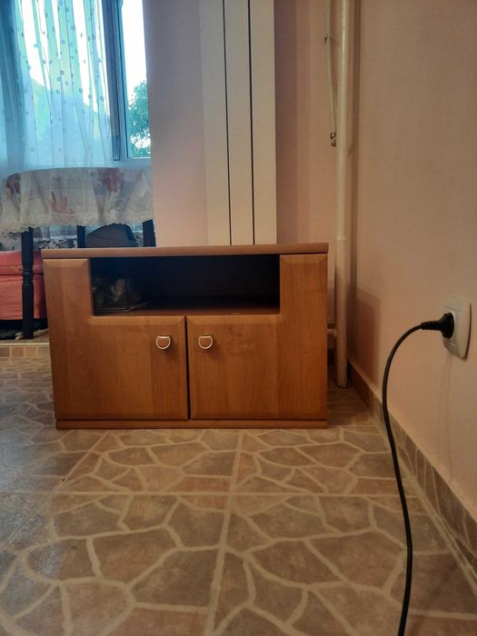 ТВ шкаф в много добро състояние