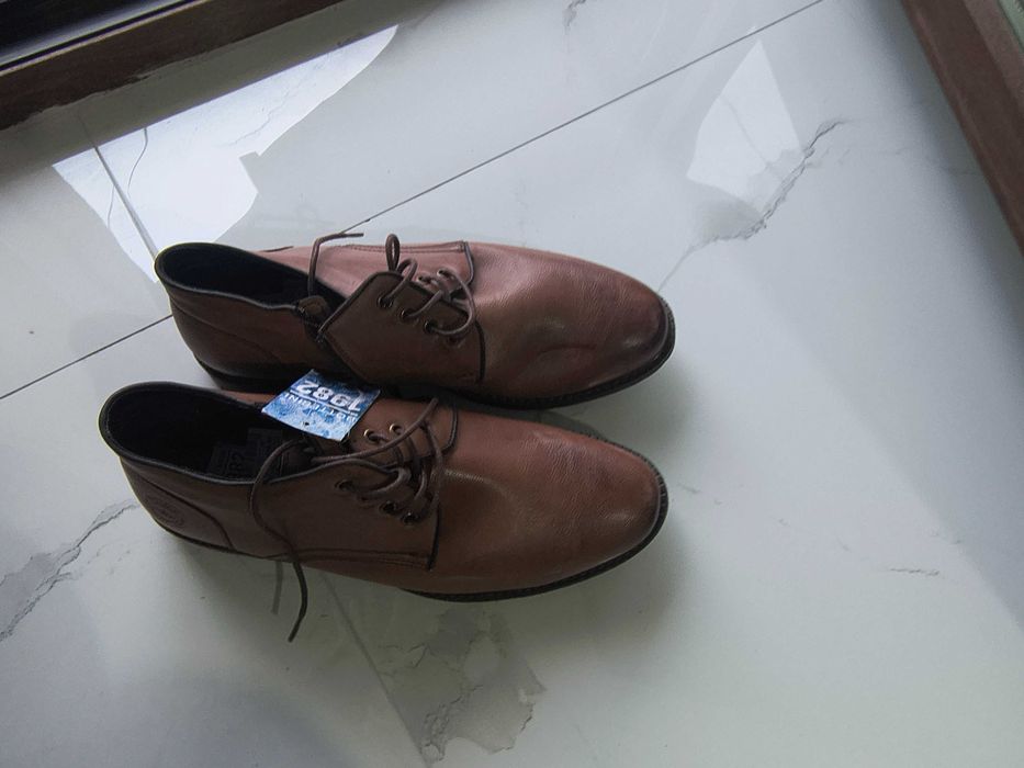 Vând ghete bărbătești!