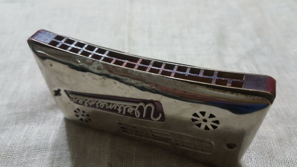 Двустранна хармоника Weltmeister и .Проф. немска стойка за ноти