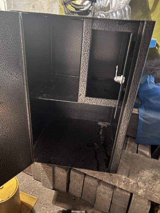 Сейф металлический