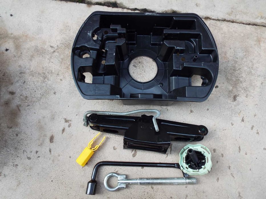 vand trusa cric peugeot 208,308,307,207,citroen c1,c2,c3,c4 pret200ron