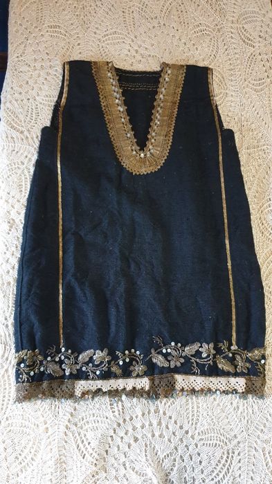 Вълнен сукман с бродерия