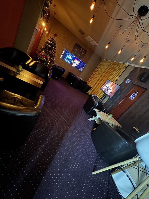 Mobilier de vanzare : fotolii piele ecologica si mese