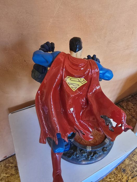 Статуя Superman vs Darkseid
