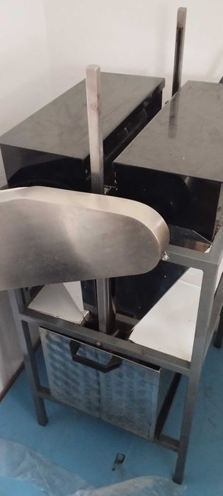 Пчеларска разпечатваща машина