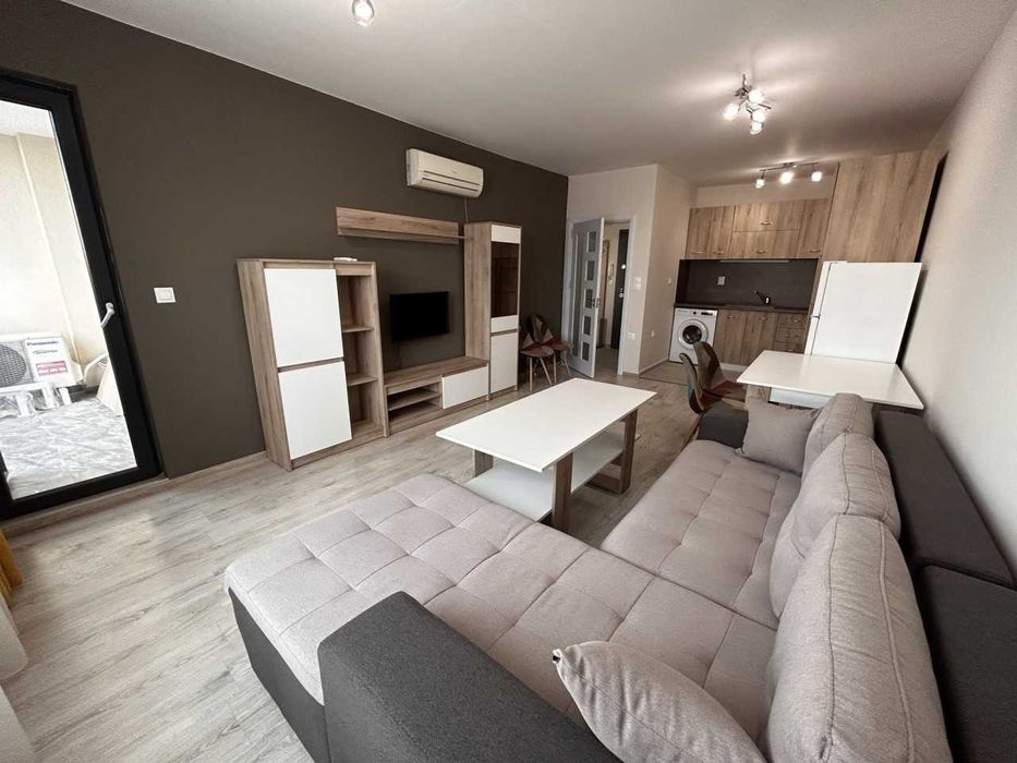 Двустаен апартамент в Остромила