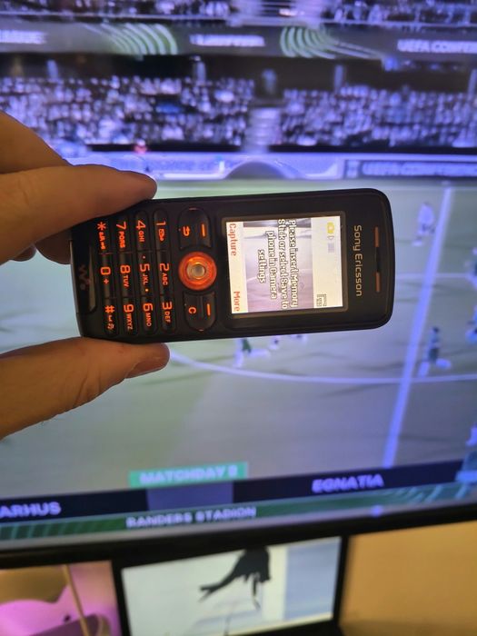 Sony Ericsson w200i walkman  ( liber de rețea)