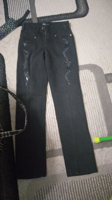 Продам новые джинсы на девочек