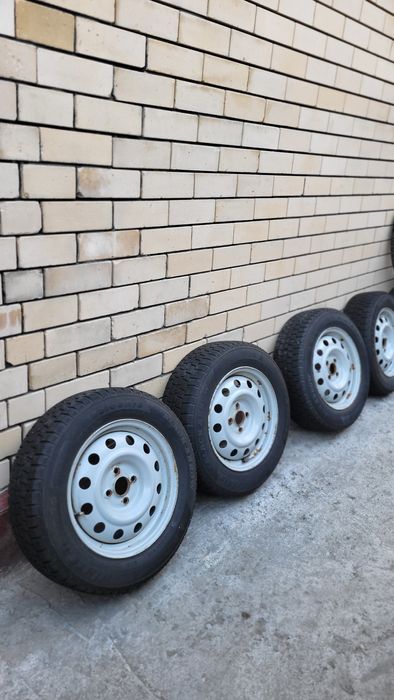 Б/у зимние резины с дисками без шипов