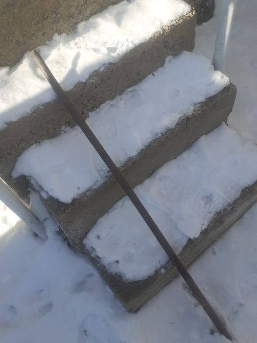 Продам ломы большой и средний