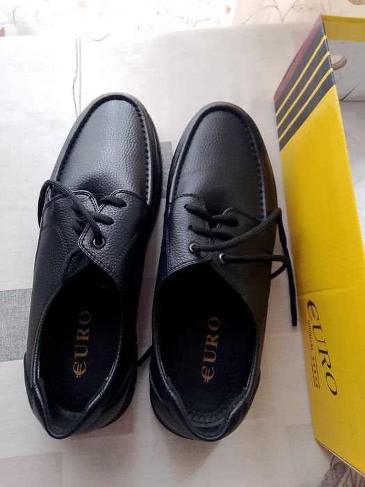 Продаю ботинки новые в коробке.