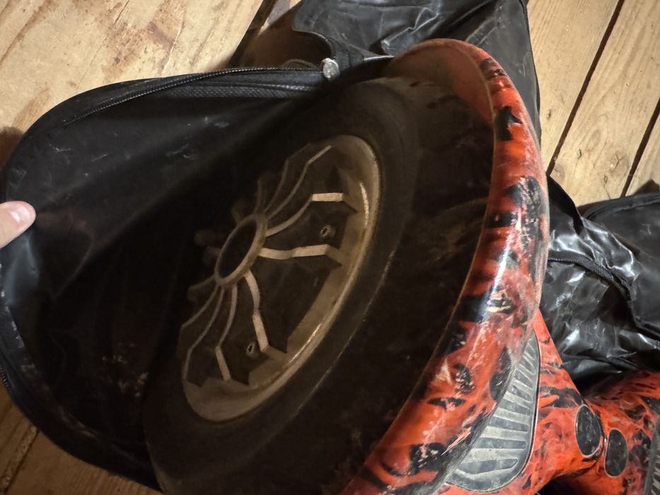 Vand hoverboard  cu bluetooth husa si incarcator urgent