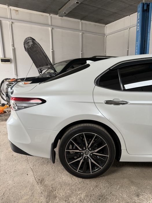 Продам диски от camry r18 три баллона есть