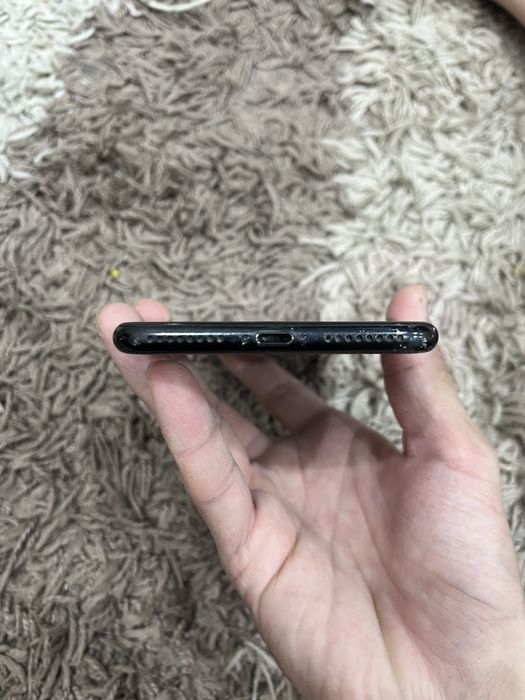 продается айфон 7+