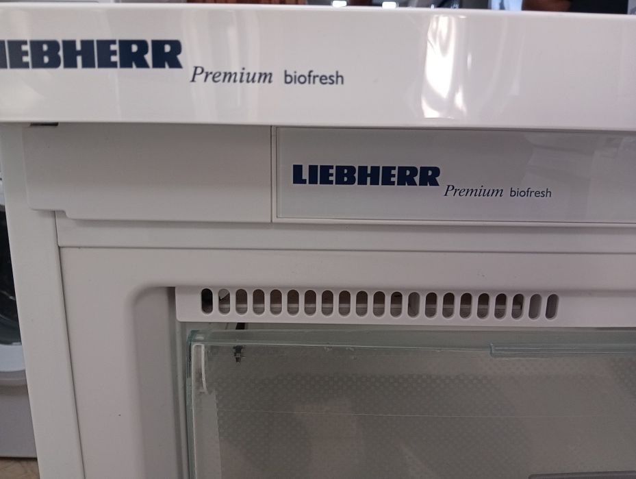 Малък хладилник фреш зона Liebherr с две години гаранция!