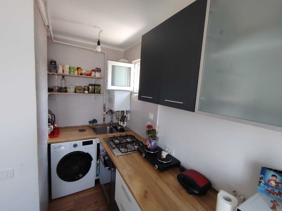 De vanzare garsoniera Iacob Andrei nr 31 et 4 din 4 18 mp renovata recent gaze, centrala, electrica noua, instalatii noi mobila noua si electrocasnice