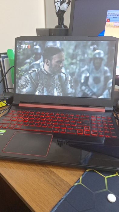 Ноутбук для игр, работы и учебы