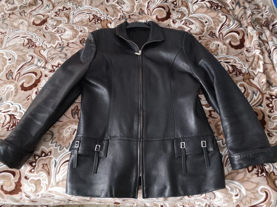 Продавам дамско яке от естествена кожа