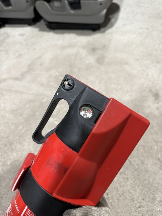 Огнетушитель на Mersedes w210