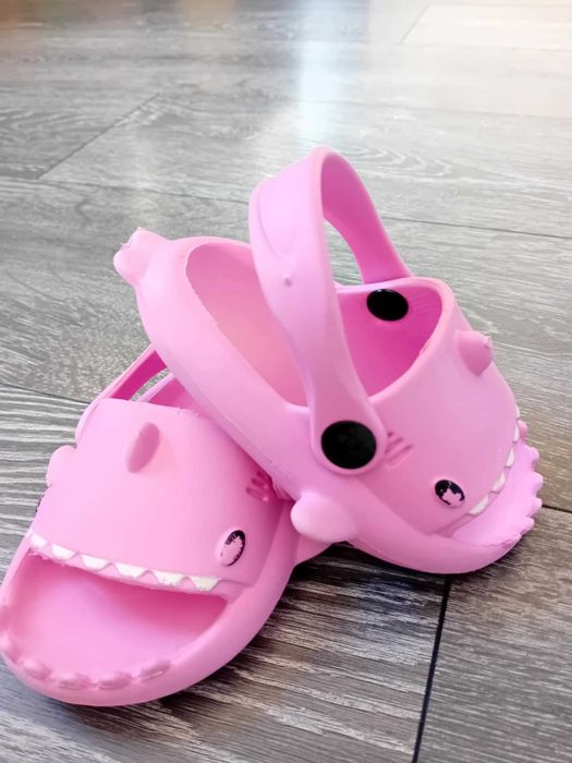 Детски обувки (сандали, кроксове и маратонка 21 номер