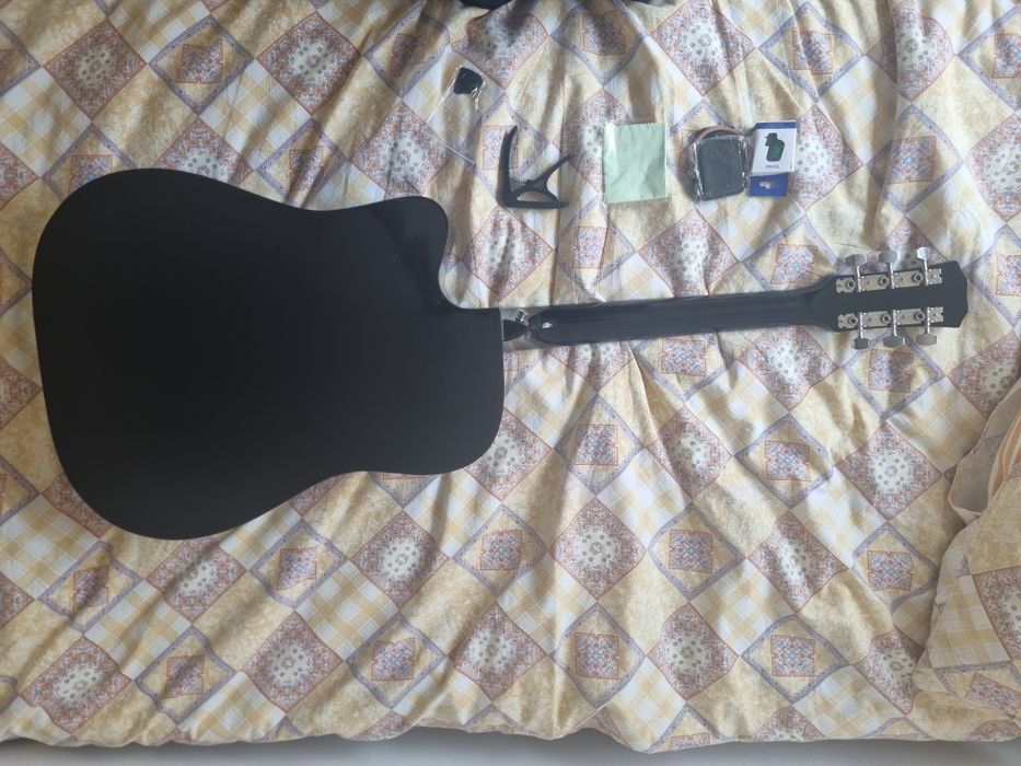 Акустична китара пълен комплект
