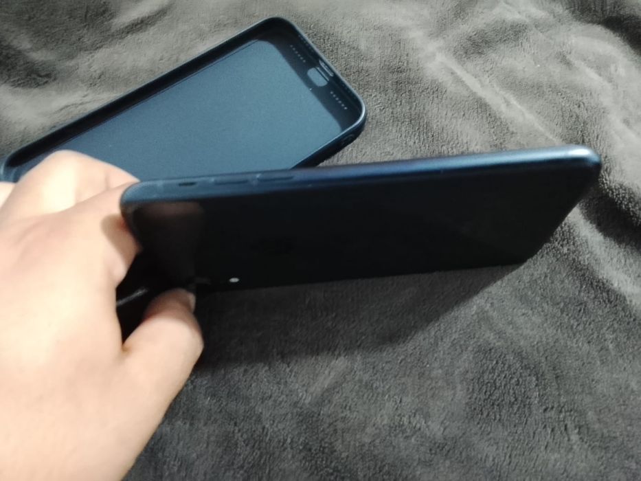 Vand sau schimb iphone xr de 64 gb si 82% capacitatea pret 550 lei