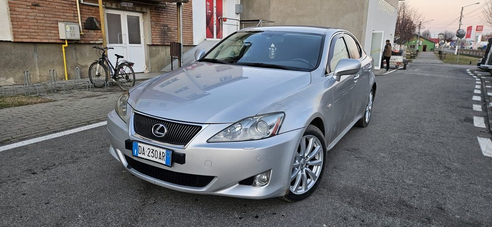Bara fata/Far xenon european stanga-dreapta Lexus is220/is250